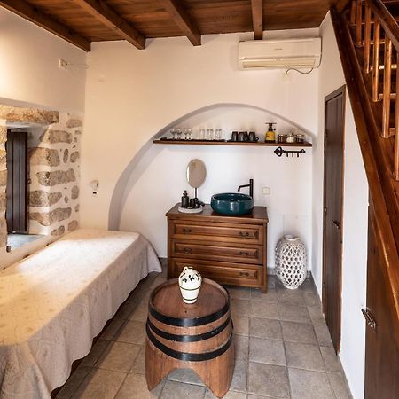 Arapakis Historic Castle Aparthotel Pyrgos Dirou Exterior photo