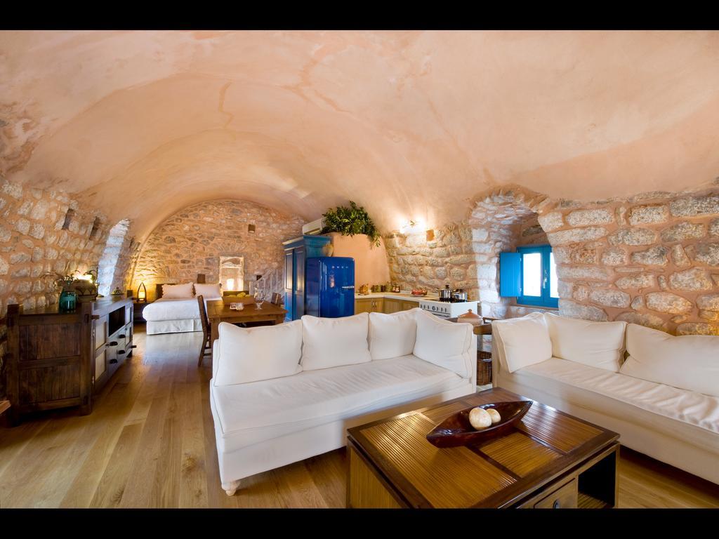Arapakis Historic Castle Aparthotel Pyrgos Dirou Room photo