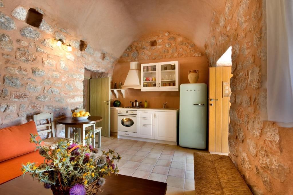 Arapakis Historic Castle Aparthotel Pyrgos Dirou Room photo