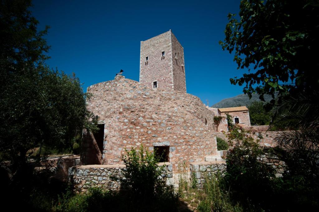 Arapakis Historic Castle Aparthotel Pyrgos Dirou Exterior photo