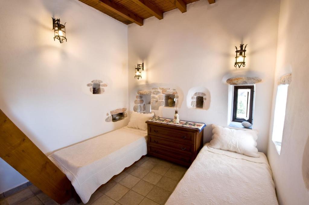 Arapakis Historic Castle Aparthotel Pyrgos Dirou Room photo