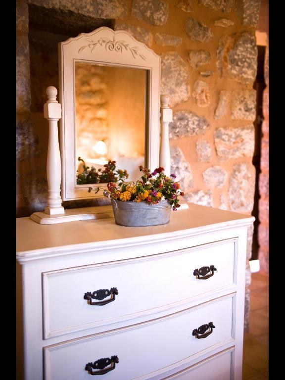 Arapakis Historic Castle Aparthotel Pyrgos Dirou Room photo