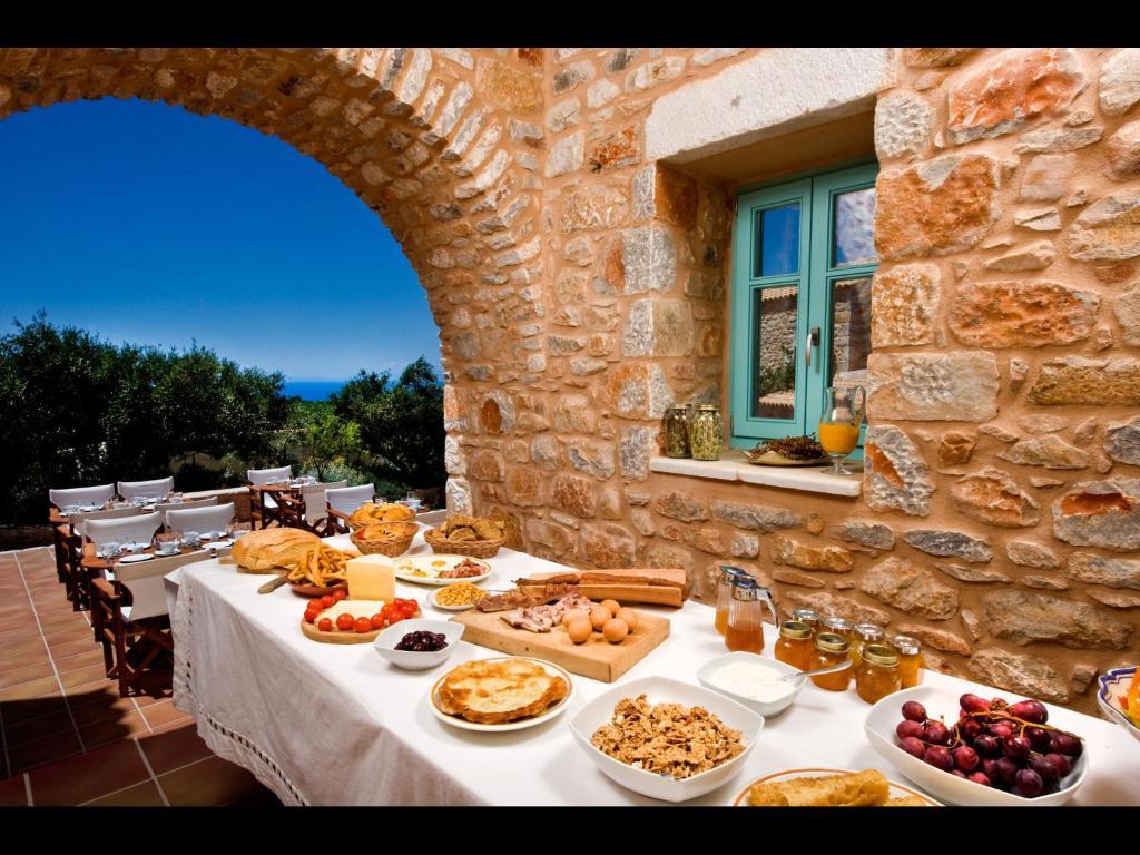 Arapakis Historic Castle Aparthotel Pyrgos Dirou Exterior photo