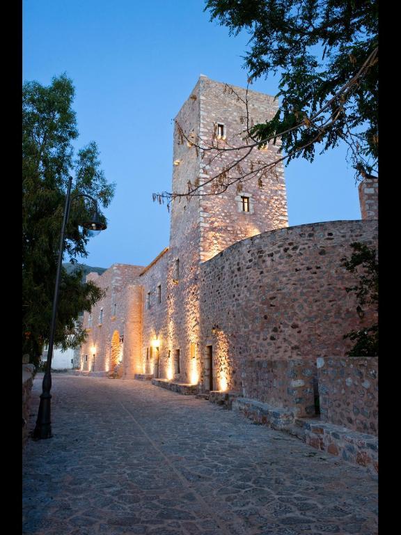 Arapakis Historic Castle Aparthotel Pyrgos Dirou Exterior photo