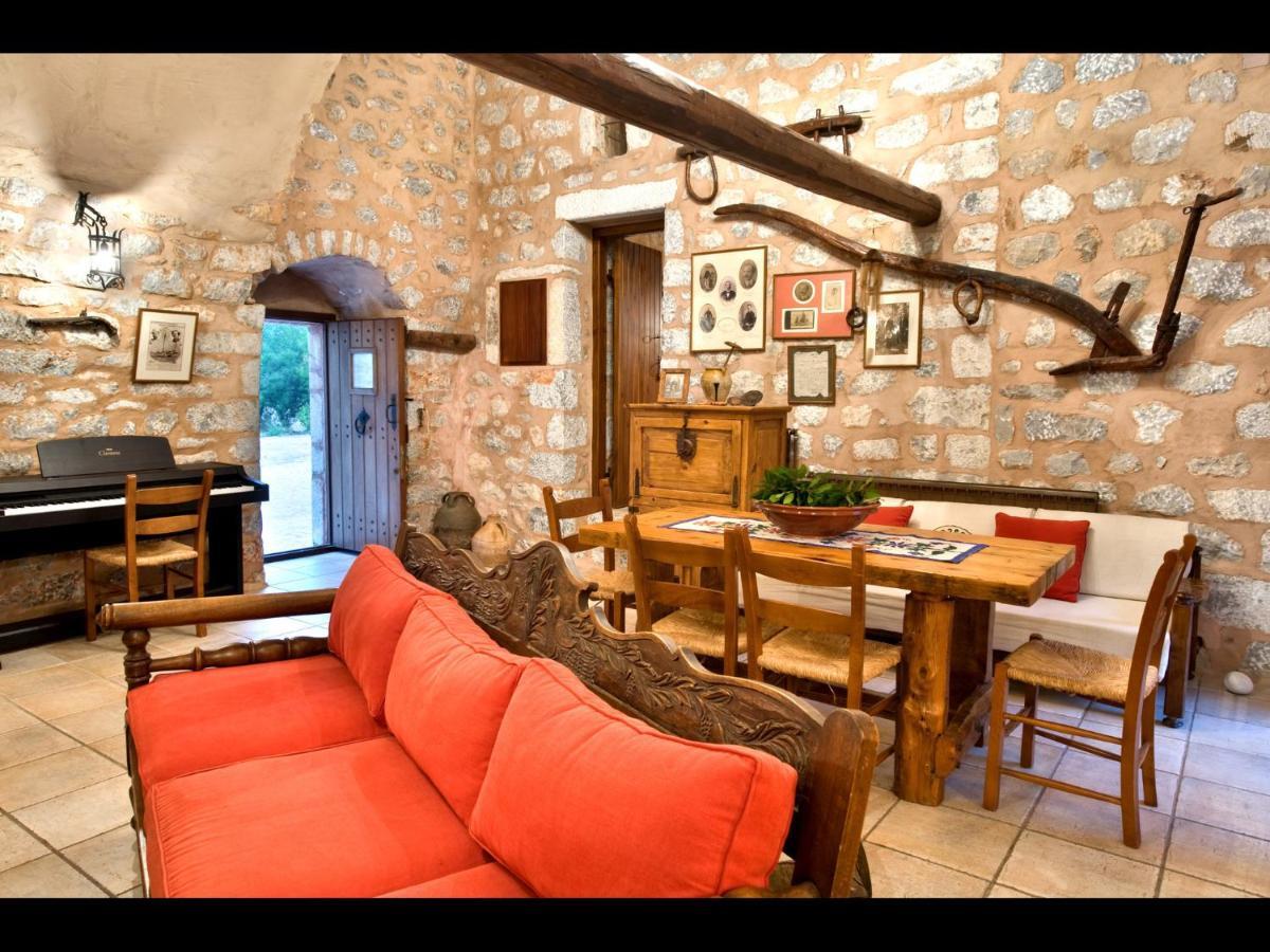 Arapakis Historic Castle Aparthotel Pyrgos Dirou Room photo